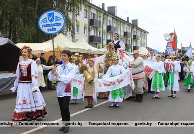 ФОТОРЕПОРТАЖ. Делегация Ганцевичского района приняла участие в областных «Дожинках»